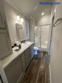Charming Tiny Home! Close to Oxford, Sardis Lake, Safari Animal Zoo - Image 4