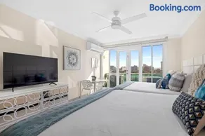 Ocean Breeze Studios With Lagoon View - Image 4