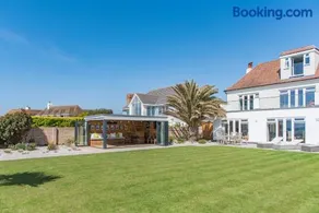 Sun Beach House - Image 5