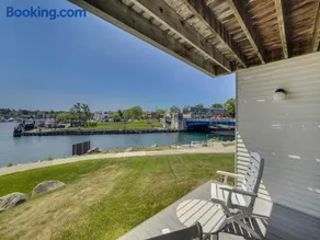 115 Edgewater Inn - Image 2