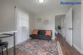 BOHO Suite! Near Downtown and Foodie Hotspots - Image 5