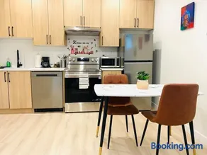 NEW Modern Guest Suite Downtown Rogers Place - Image 1