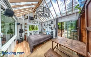 3 Epic Stays on Private Island - Image 4