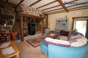 Bulat-Pestivien Retreat with 4 spacious Bedrooms - Image 3