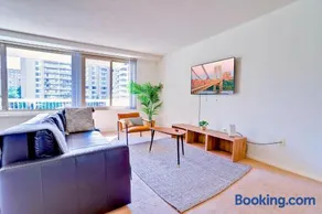 Prime Location! Spacious & Comfy - Image 1