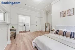 Spacious Washington Heights Studio Near Transit - Image 2