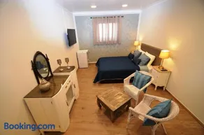 O Cantinho Guesthouse com Terraço e Vistas em Quinta do Anjo - Image 1