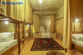 Homestay Cave Hostel - Image 1