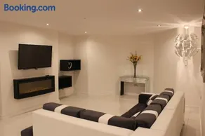 Blossom Lane Apartment - Image 1