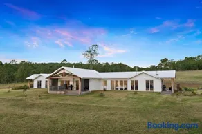The Shiraz Villa at Molly Morgan Wines - Image 2