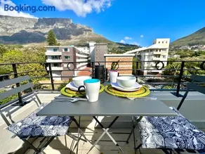 Breathtaking Table Mountain View Apartment in the Heart of Gardens - Image 1