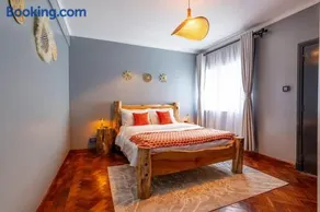 Serene Rustic & Earthy Luxury Stay - Image 1