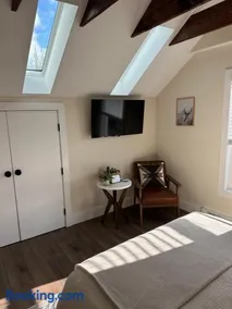 The Innwoods - Studio Apartment 2 - Image 2