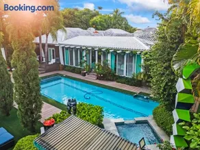 Luxurious Miami Waterfront Gateaway, A Location - Image 4
