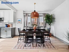 Gorgeous Remodel Game Room Sleeps 8 - Image 1