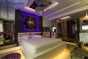 Golden Motel Diária suítes amplas, conforto premium e total privacidade - Image 4