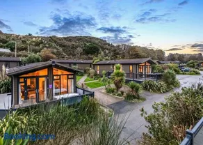 Mullion Cove Coastal Retreat - Image 1