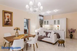 Faidra Luxury Apartment - Image 1