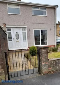 Quiet 3 bed close to the A1 - Image 2