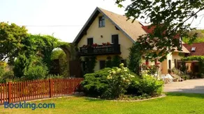 Apartamento vacacional con sauna, jardín y barbacoa | Vistas al jardín - Image 1
