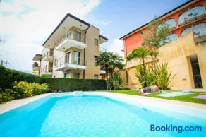Lake View Apartment - Image 1