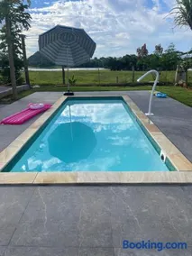 Casa com Piscina na Represa de Carlópolis - Image 1