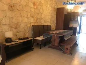 Valia Suite, Stone House - Image 3