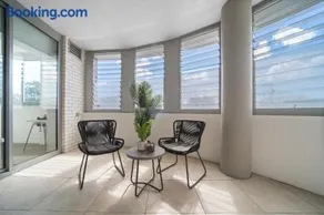 Tranquil Tokyo-Style 3BR Apartment Near Everything - Image 1
