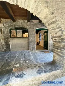 La Casa nei Vicoli: in Centro a Due Passi dal Lago - Image 4