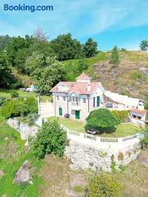 Casa dos Plátanos near the center of Amarante, Golf Course and Water Park. - Image 1