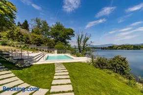 Luxury Villa, swimming pool, private beach, sleeps 8, By Guestaly - Image 3