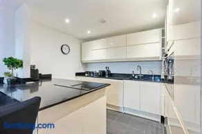 Monopoly Suite Luxurious High Tech Bright & Spacious Central Flat - Image 5