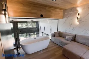 Green Field Villa - Image 5