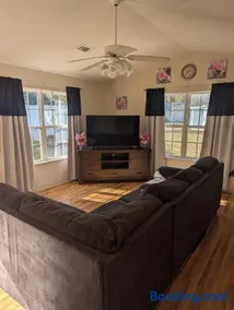 12 mi from Parris Island Cozy home - Image 1