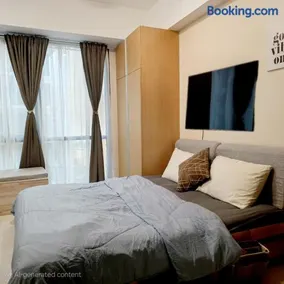 14F BGC Unit 3 mins Walk to The Venice Grand Canal Mall Pet Friendly - Image 3
