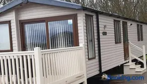 LUXURY CARAVAN 10 mins TO BEACH - Image 1