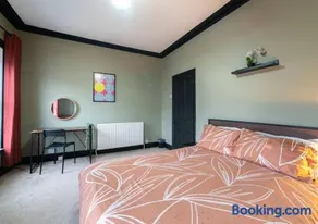 Best Work Stays 4 Bedroom Washer FreeParking - Image 3