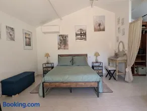 La chambre de Ptitruc au coeur du maquis - Image 2