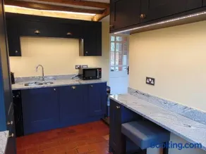 Beautifully appointed & cosy self contained annexe - Image 5