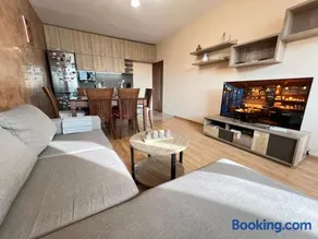 Lima 2BDR cozy Apt near Business Park w Work Desk - Image 1