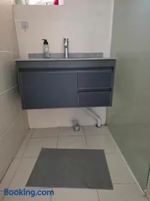room near train station and airport - Image 2