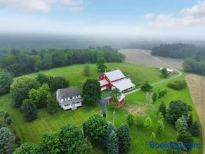 Private Hillside Retreat w/ Hot Tub Near Gettysburg - Image 1