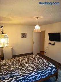 Grande Chambre Cosy avec Salle de Bain Privative - Image 3