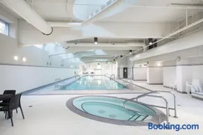 The Altitude with Mountain & City Views, Pool & Hot Tub - Image 5