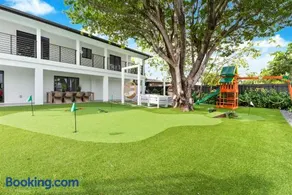 The Grand World Mansion - Game Room, 9 Bed rooms, Htd Pool, Mini Golf,BBQ - Image 3