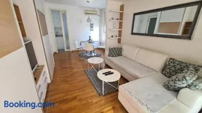 Belville Central Apartment with Free Parking - Image 3