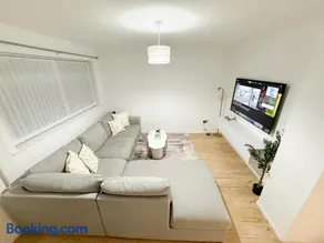 Modern 3BR House Near Bolton & Manchester - Image 3