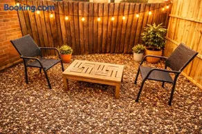 Modern cosy studio near Luton airport, free parking - Image 2