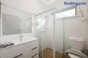 Woy Woy Perfect 3-Bedroom Charming, Beach, Sunny - Image 5