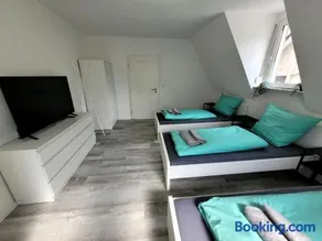 Fischer Apartment 2 - geräumige Monteurs- & Ferienwohnung mit 4 Schlafzimmern - neu renoviert mit privater Terrasse, Smart-TV & voll ausgestatteter Küche - ideal für Arbeit, Gruppen & Familien - Image 3